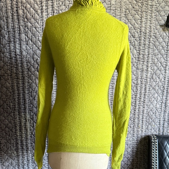 Tahari Woman Lime Green Sweater with Floral Accents.100%2-PLY Cashmere - Picture 4 of 12